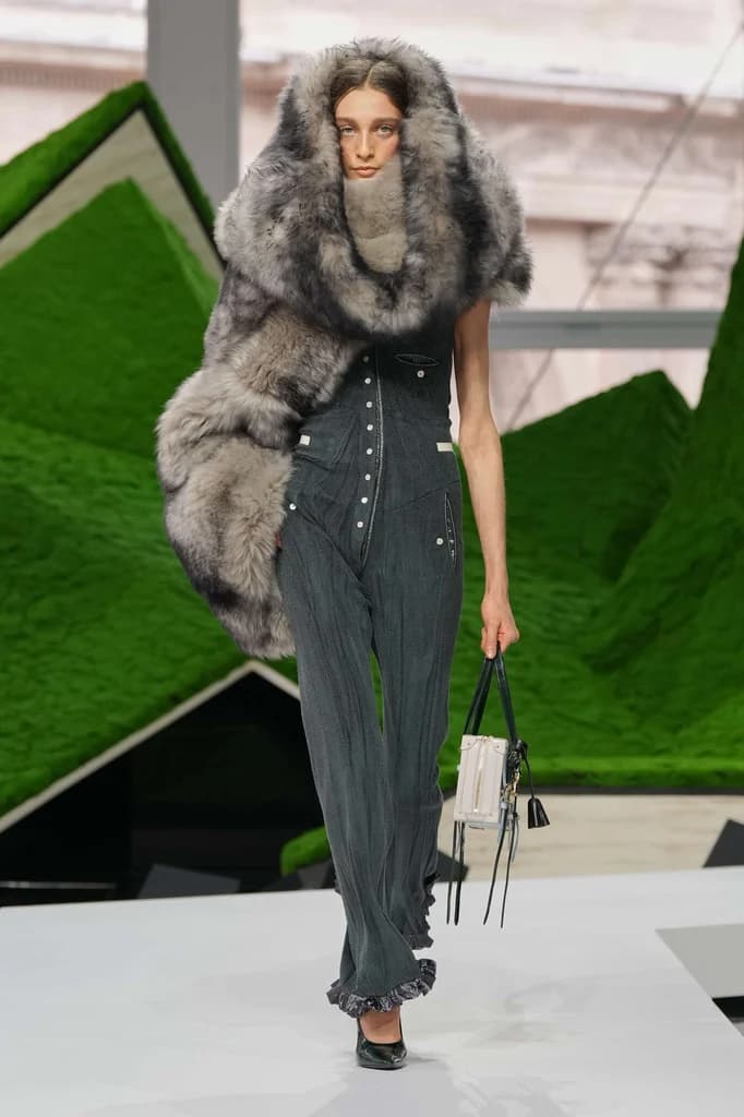 #PFW: Shepherd Capes and Sheep Motifs… Welcome to Louis Vuitton’s Pastoral Adventure at the Louvre!