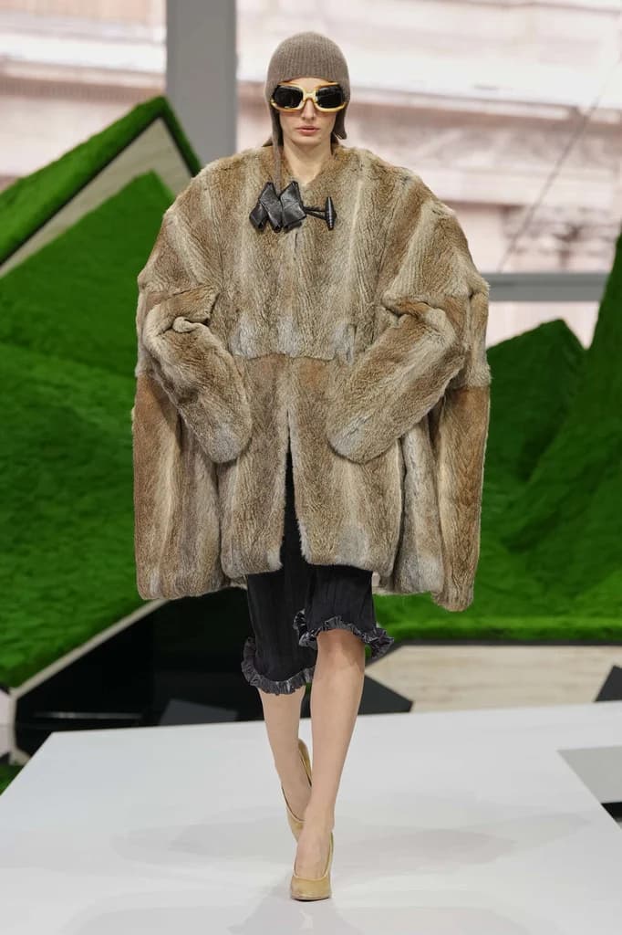 #PFW: Shepherd Capes and Sheep Motifs… Welcome to Louis Vuitton’s Pastoral Adventure at the Louvre!