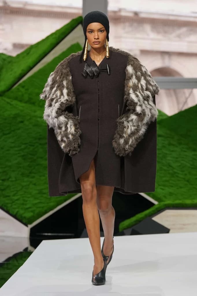 #PFW: Shepherd Capes and Sheep Motifs… Welcome to Louis Vuitton’s Pastoral Adventure at the Louvre!