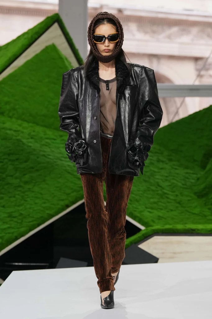 #PFW: Shepherd Capes and Sheep Motifs… Welcome to Louis Vuitton’s Pastoral Adventure at the Louvre!