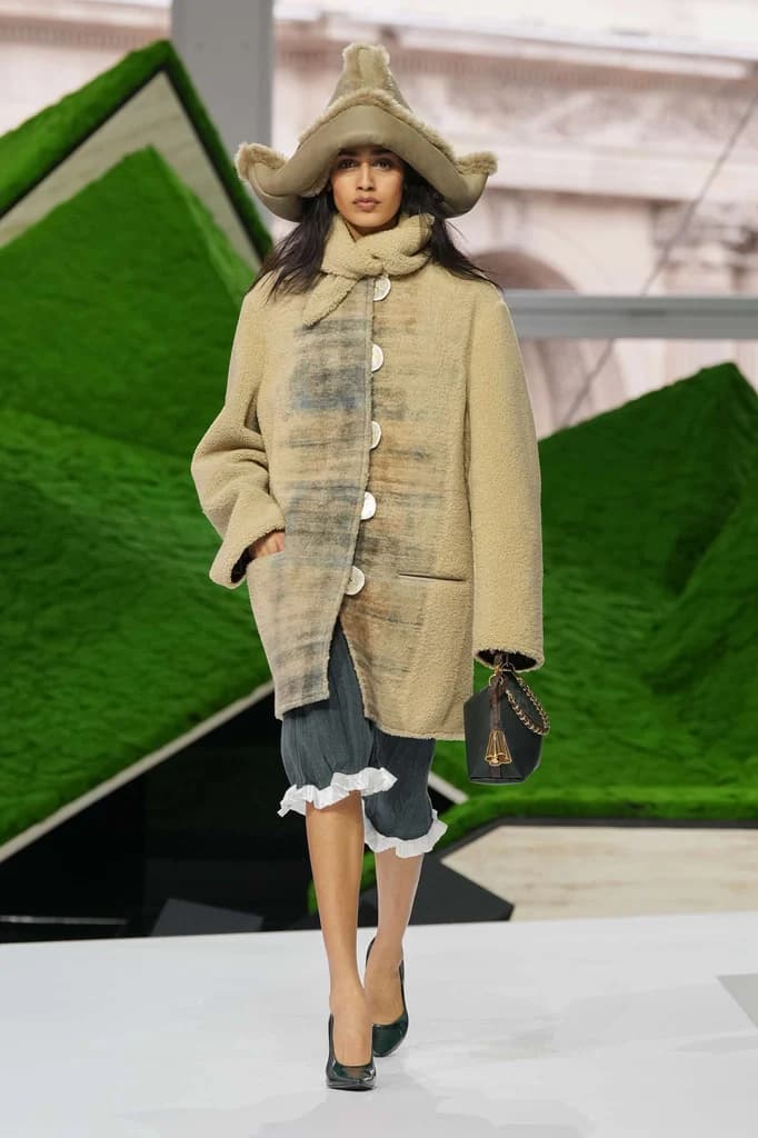#PFW: Shepherd Capes and Sheep Motifs… Welcome to Louis Vuitton’s Pastoral Adventure at the Louvre!