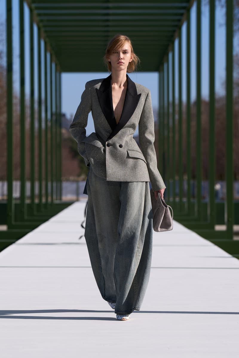 Dior Fall/Winter 2026–2027 Collection Unveiled at Jardin des Tuileries in Paris