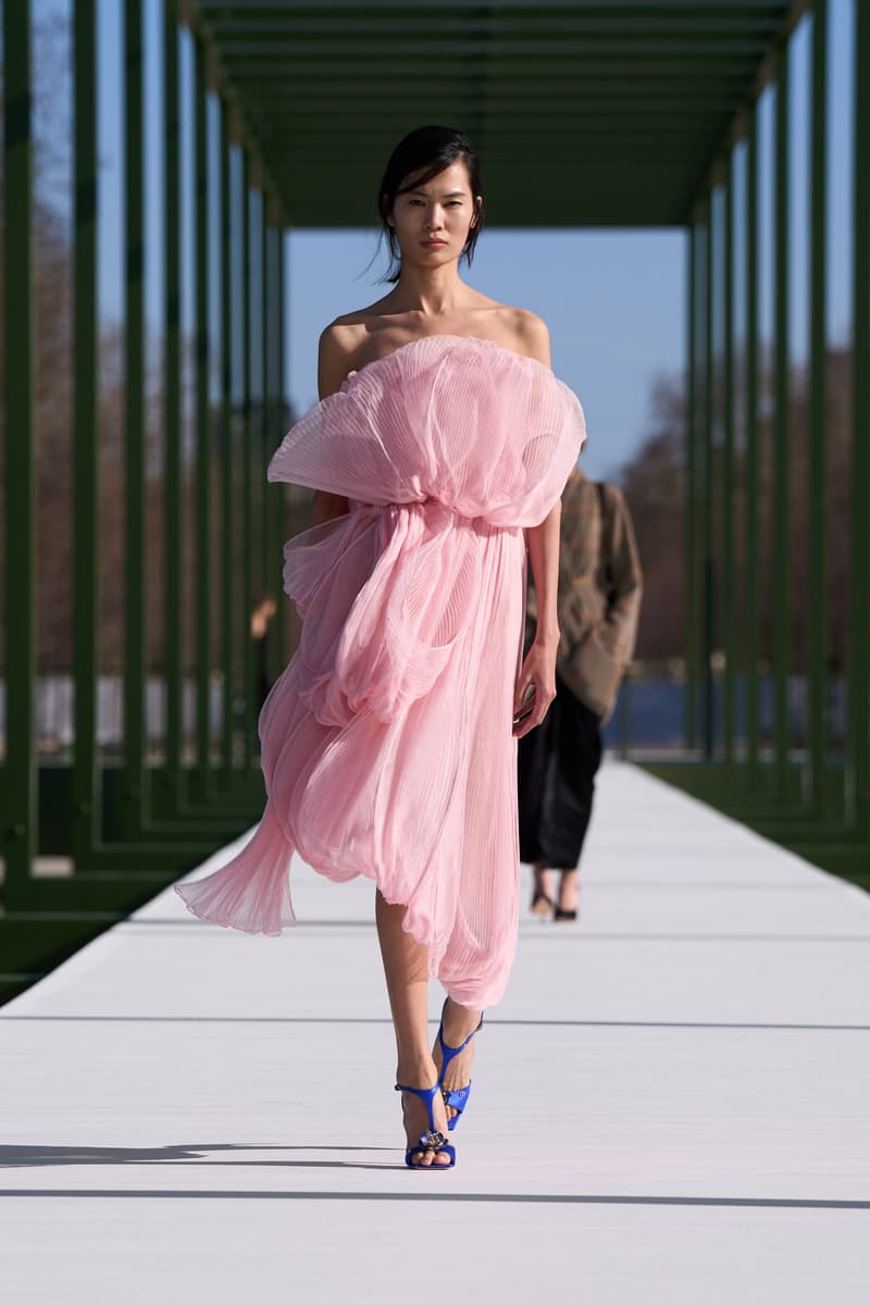 Dior Fall/Winter 2026–2027 Collection Unveiled at Jardin des Tuileries in Paris