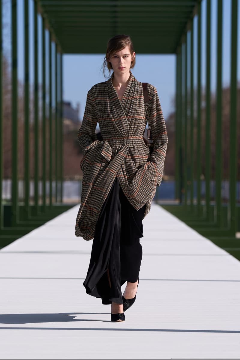 Dior Fall/Winter 2026–2027 Collection Unveiled at Jardin des Tuileries in Paris