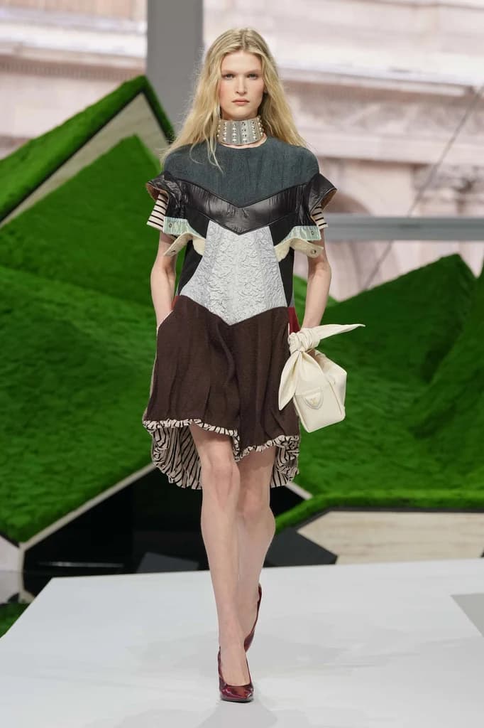 #PFW: Shepherd Capes and Sheep Motifs… Welcome to Louis Vuitton’s Pastoral Adventure at the Louvre!