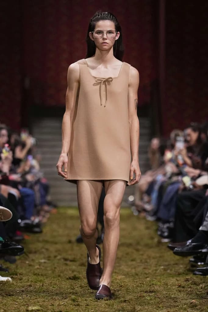 #PFW: The Zigzag Headband Is Back—The Miu Miu Girl Grows Up but Stays Rebellious!