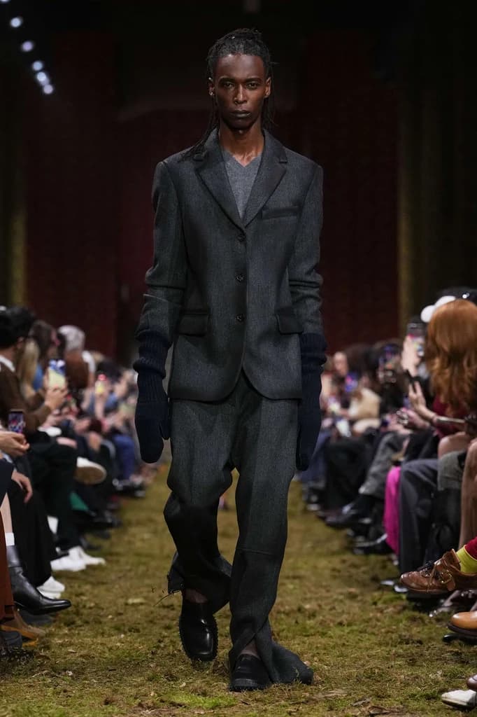 #PFW: The Zigzag Headband Is Back—The Miu Miu Girl Grows Up but Stays Rebellious!