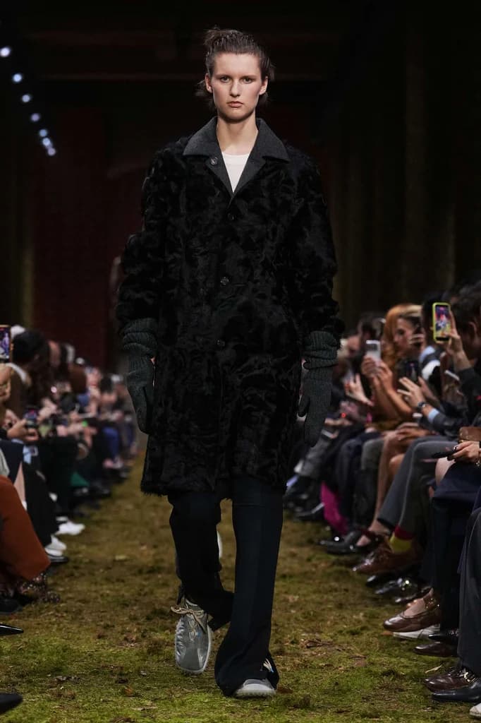 #PFW: The Zigzag Headband Is Back—The Miu Miu Girl Grows Up but Stays Rebellious!