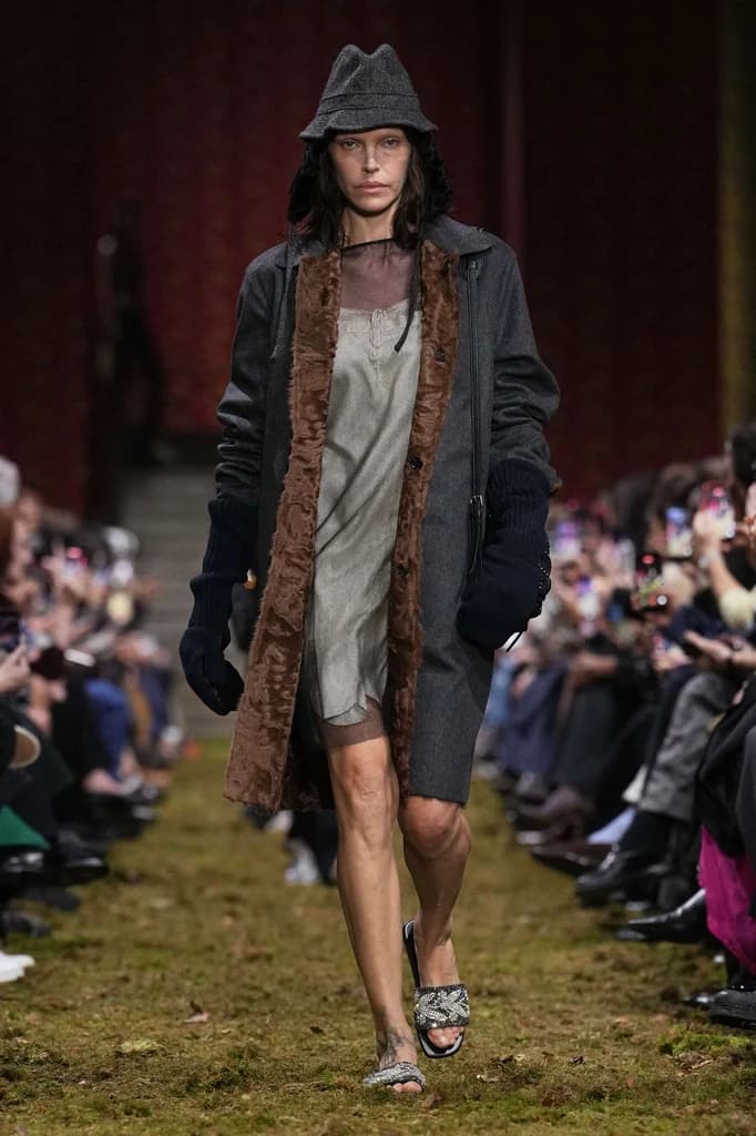 #PFW: The Zigzag Headband Is Back—The Miu Miu Girl Grows Up but Stays Rebellious!