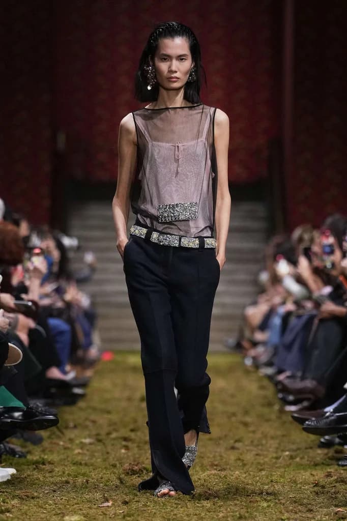 #PFW: The Zigzag Headband Is Back—The Miu Miu Girl Grows Up but Stays Rebellious!