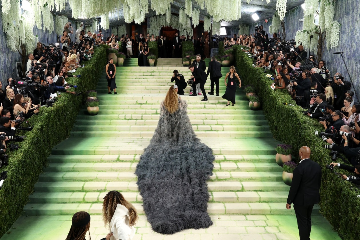 2026 Met Gala 紅地毯：BLACKPINK 久違地合體，Jennie、Lisa 等最美造型盤點