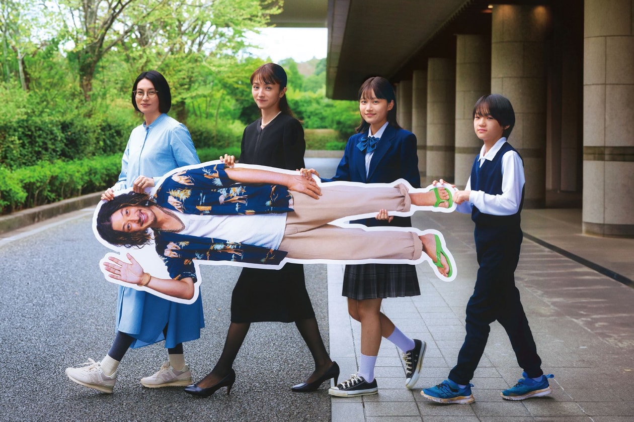 Bring Him Down To A Portable Size movie poster featuring Ko Shibasaki, Joe Odagiri and Hikari Mitsushima