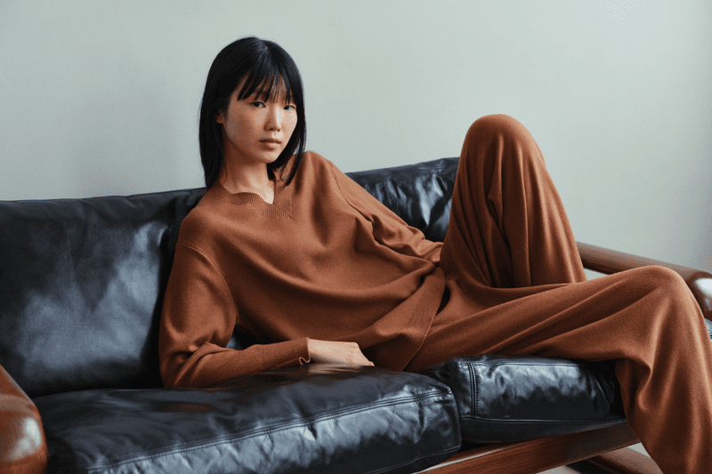 慵懶又好看才是重點：UNIQLO 「新．輕柔生活系列」把居家服變時髦了，蕾絲背心到針織套裝都想收！