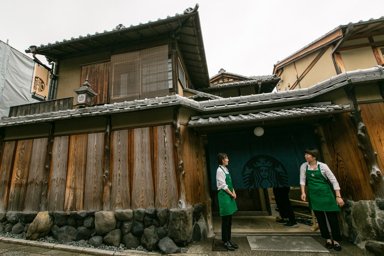Popbee Did you know:京都這間 Starbucks，喝咖啡前竟然要先脫鞋