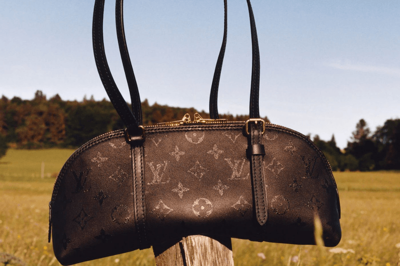 比經典老花更低調：Louis Vuitton Squire East-West 換上全黑 Monogram，秋冬新包太優雅！