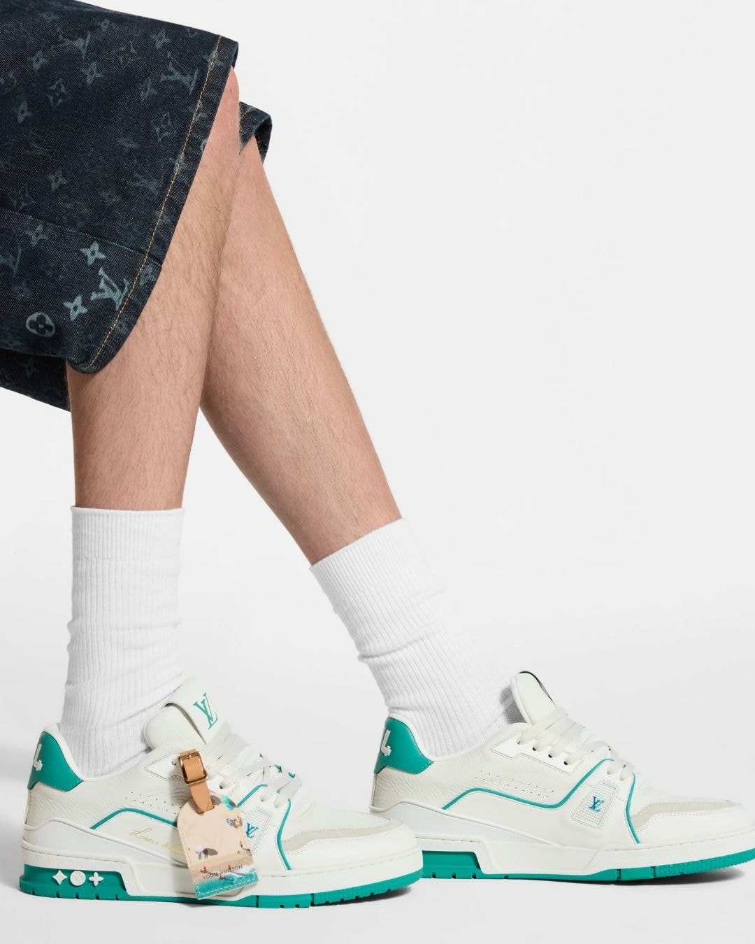 讓鞋櫃多一點可愛話題：Louis Vuitton LV Trainer 全新配色登場，小熊吊飾一登場就被鎖定！