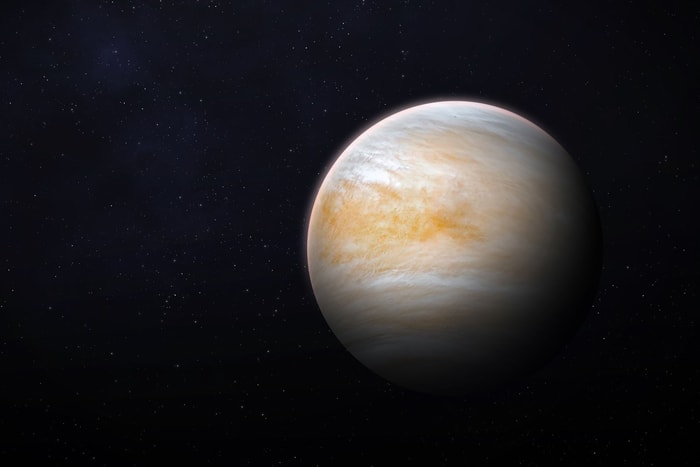 換季也換心境！十月星座運勢：金星逆行撞上天秤新月，12 星座的事業與愛情指南
