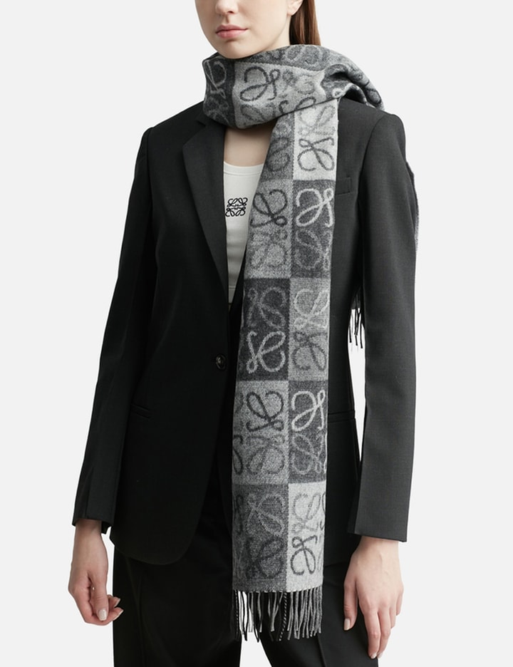 SCARF IN WOOL AND CASHMERE Placeholder Image