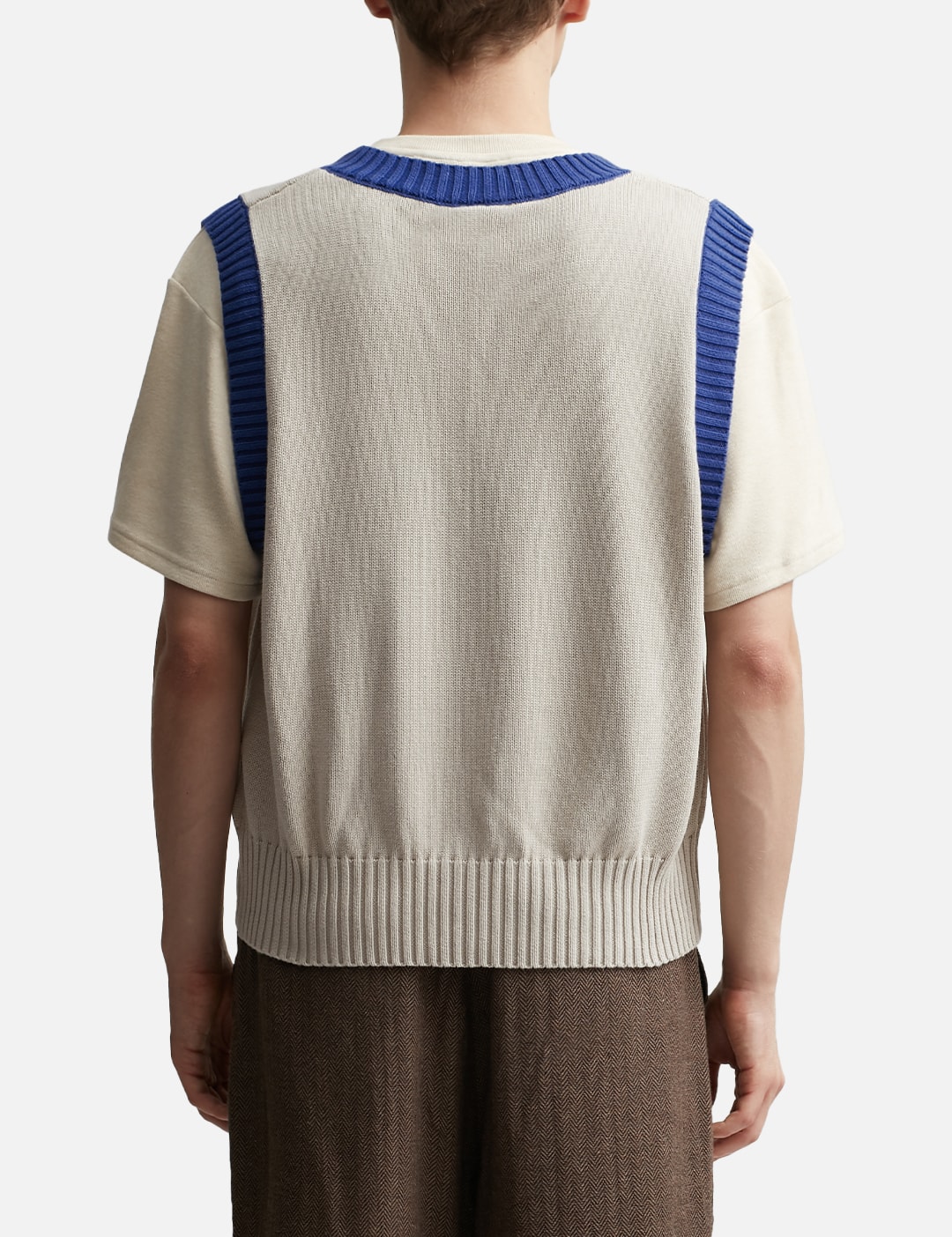 Veee-Neck Logo Vest view 19
