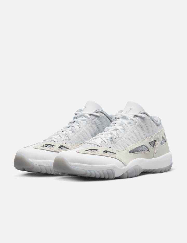 Air Jordan 11 Retro Low Men's Shoes. Nike LU