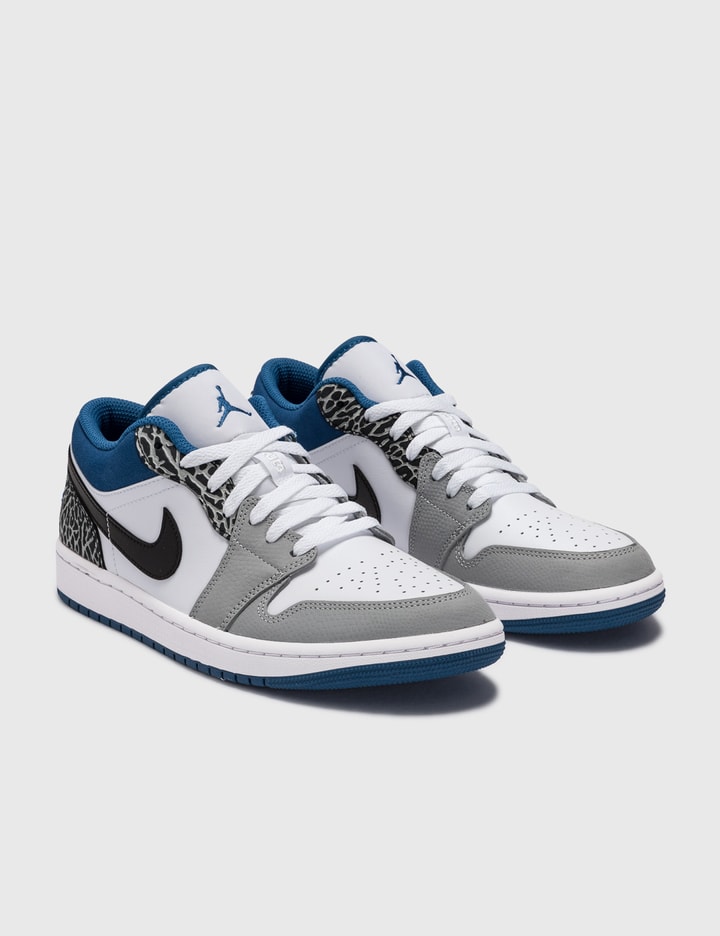 AIR JORDAN 1 LOW SE Placeholder Image