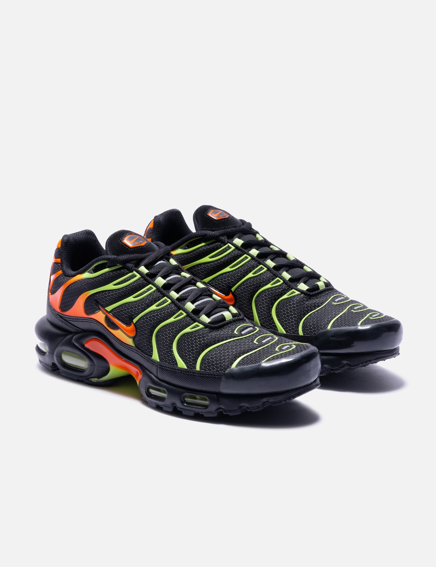 Air Max Plus view 16