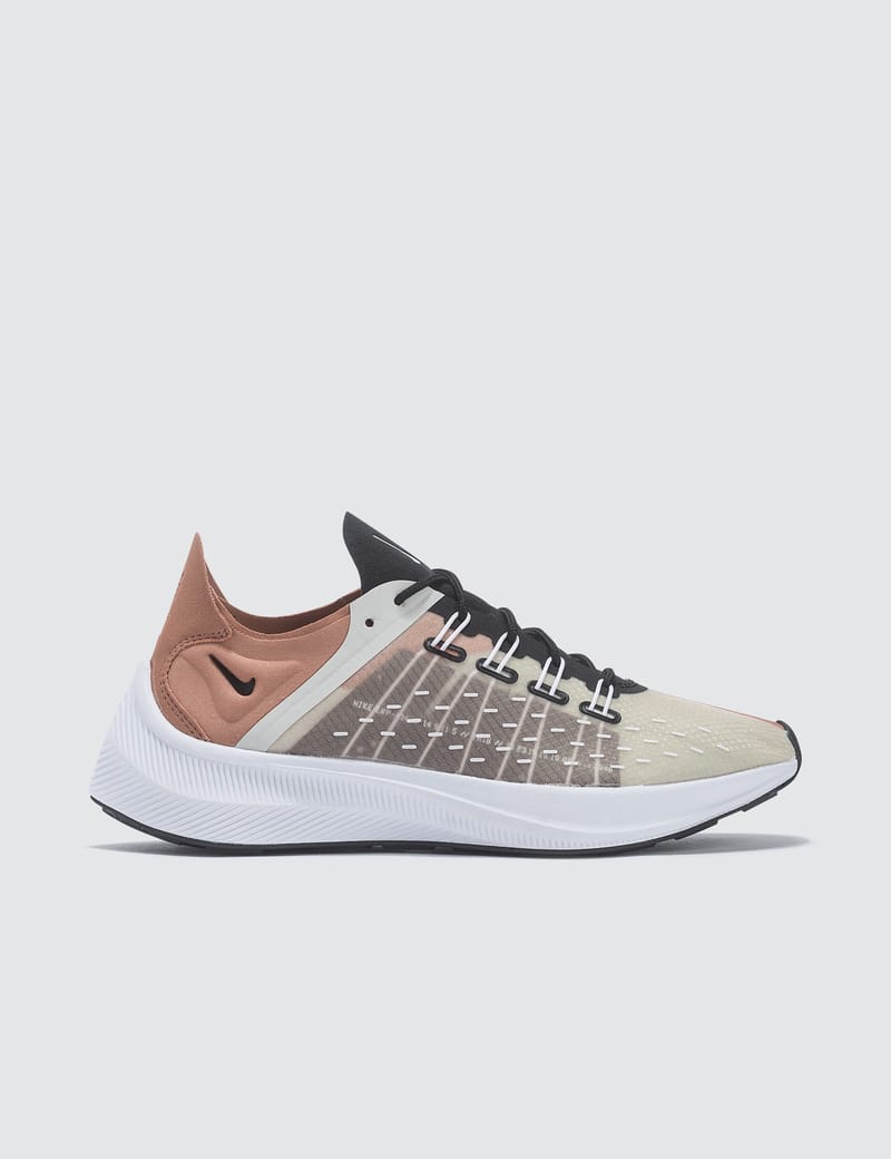 w nike future fast racer