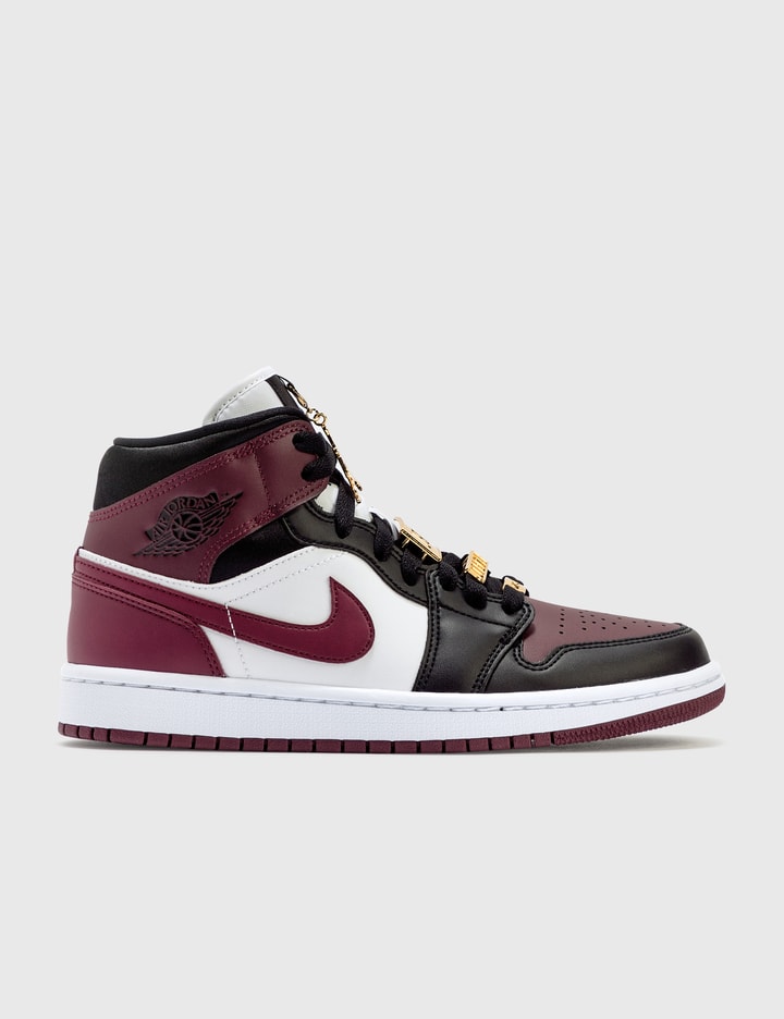 Jordan 1 Mid SE Placeholder Image