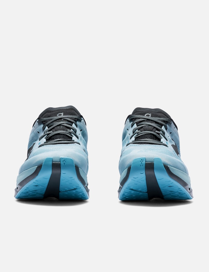 On Cloudflow 5 In Blue