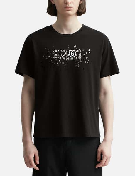 エムエムシックス メゾン マルジェラ - ナンバーロゴ Tシャツ | HBX