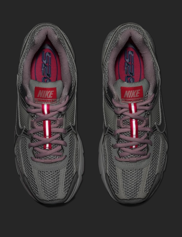 W NIKE ZOOM VOMERO 5 Placeholder Image