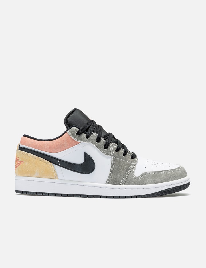 AIR JORDAN 1 LOW SE Placeholder Image