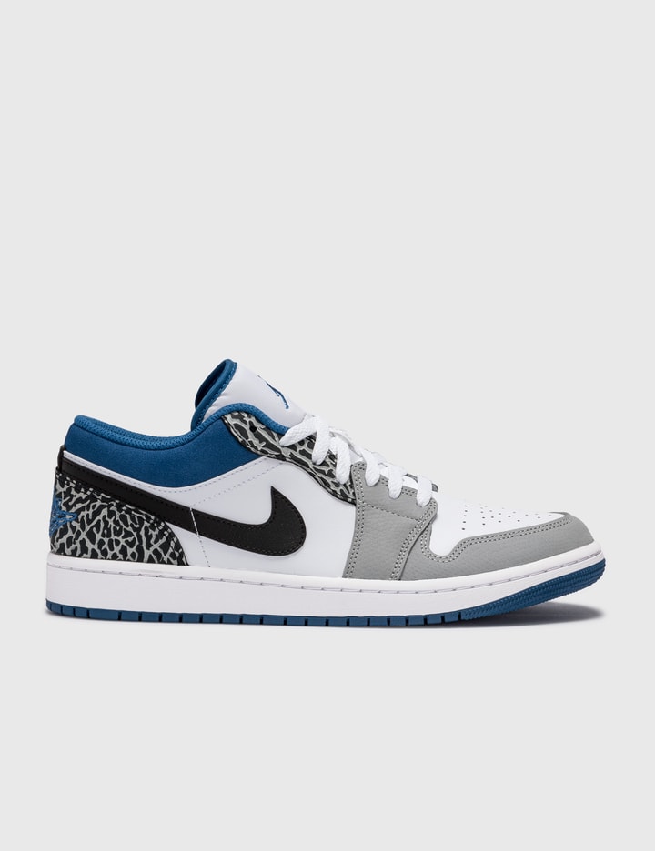 AIR JORDAN 1 LOW SE Placeholder Image