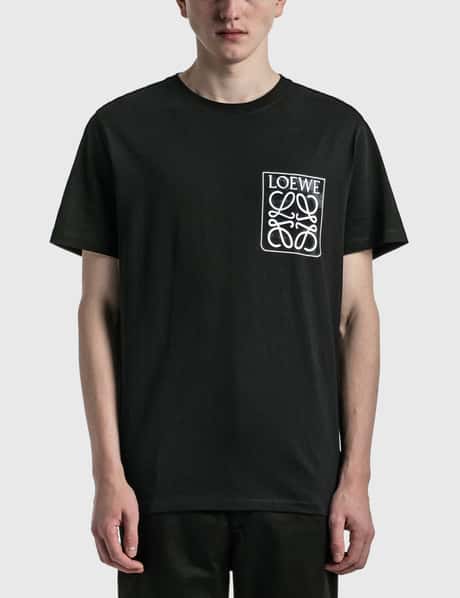 Loewe - アナグラム フェイクポケット Tシャツ | HBX - ハイプビースト 