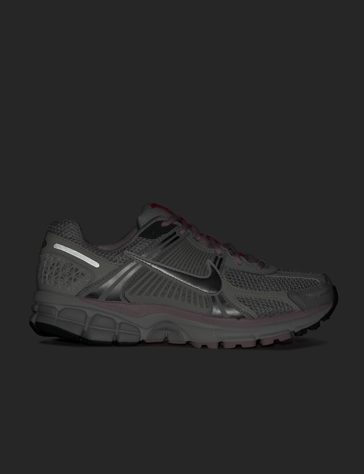 W NIKE ZOOM VOMERO 5 Placeholder Image