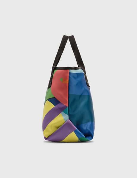 Sacai - KAWS ミディアム トートバッグ | HBX - ハイプビースト 