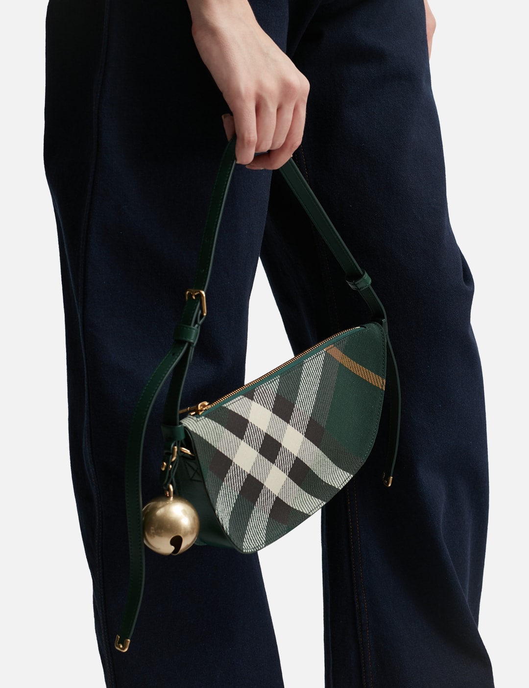 Burberry - ミニ シールド スリングバッグ | HBX - ハイプビースト 