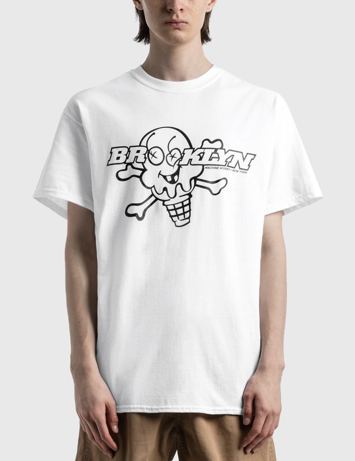아이스크림 x 브루클린 머신 웍스 콘 앤 본 티셔츠 Placeholder Image