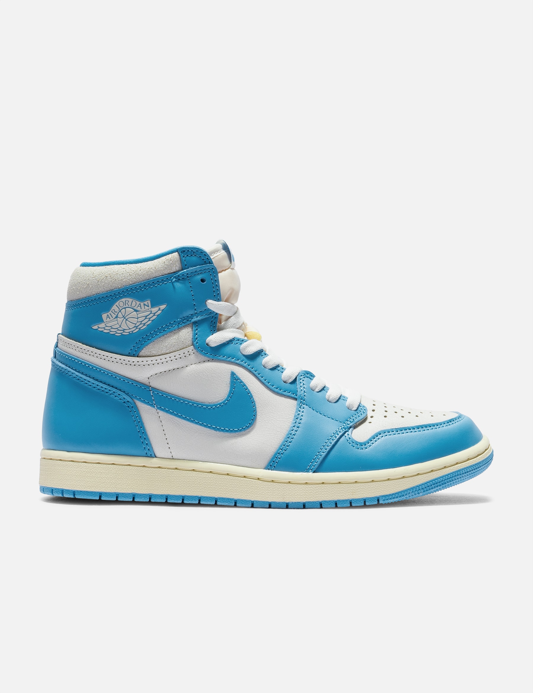 Air Jordan 1 Retro High OG "UNC Reimagined" view 13