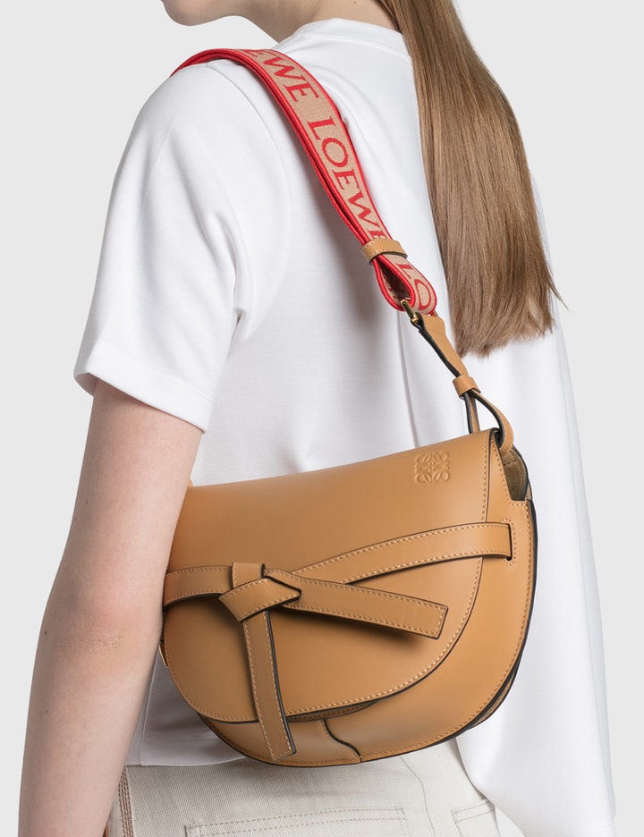 Loewe - Small Horseshoe Bag  HBX - HYPEBEAST 為您搜羅全球潮流時尚品牌