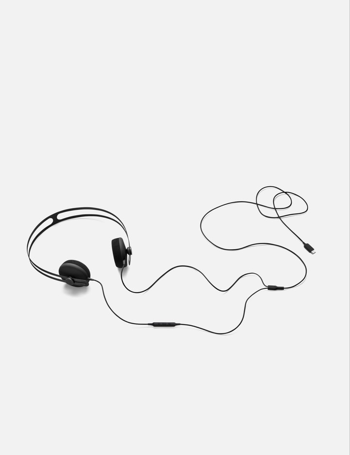 Tracks USB-C view 3