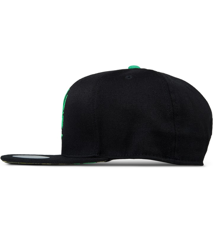 Black 2014 FlexfIt x POW! WOW! Hawaii Hats Placeholder Image