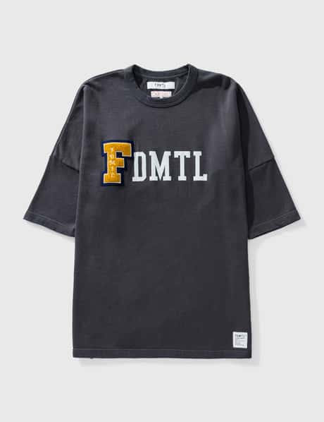 FDMTL FDMTL ロゴ Tシャツ
