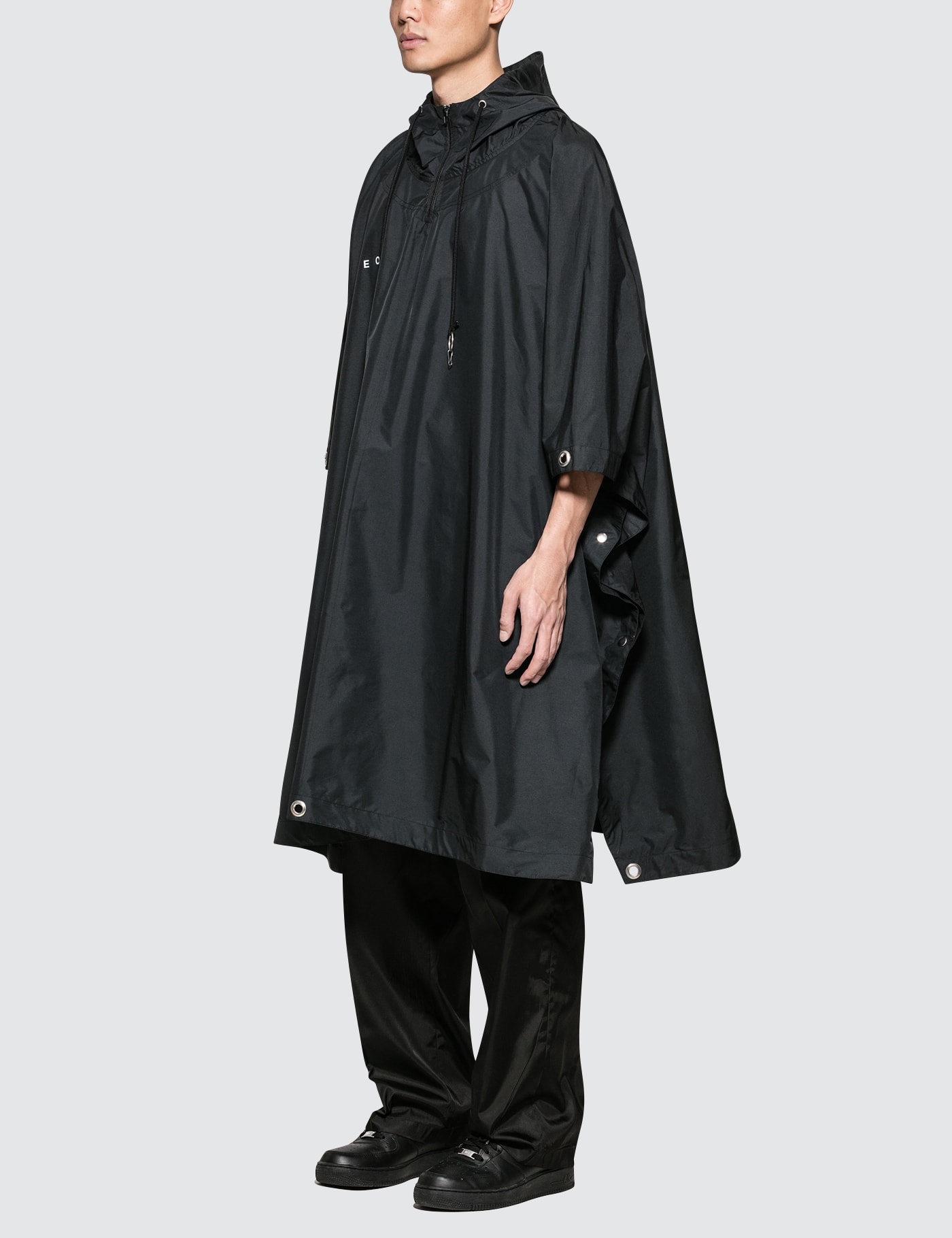 Hanzi Poncho view 11