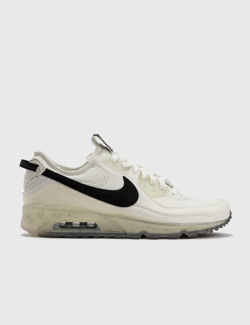Jacquemus Rilis Koleksi Sportswear Minimalis bareng Nike | HYPEBEAST