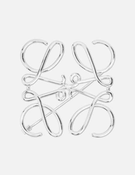 로에베 Anagram Brooch