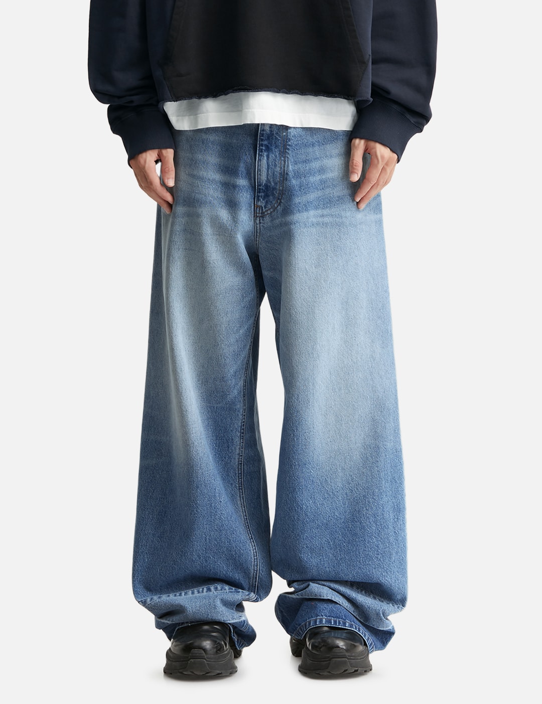 Wide-Leg Jeans view 11