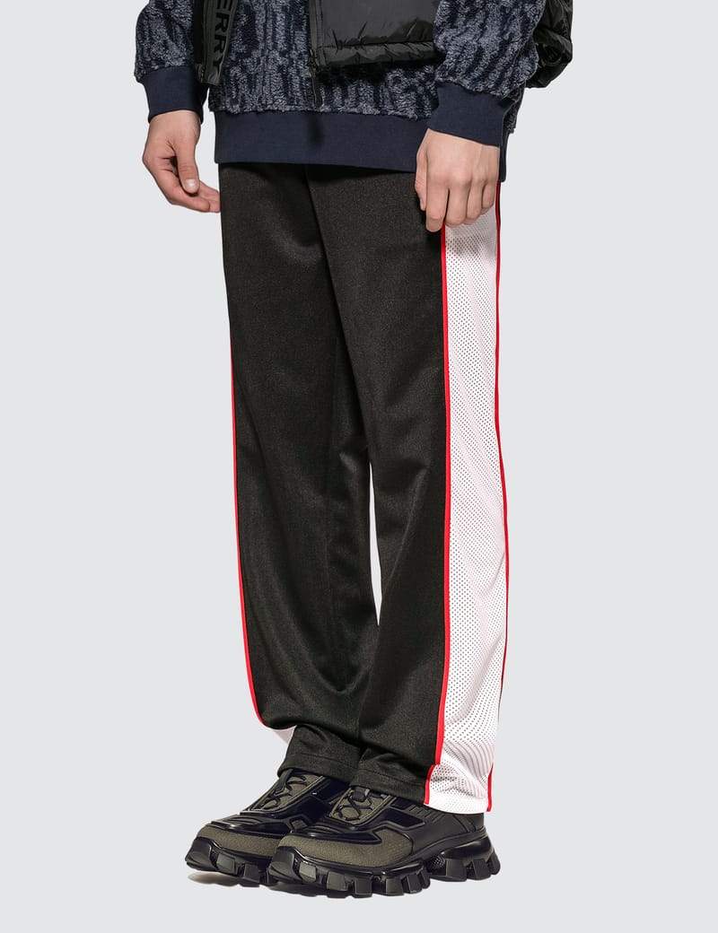 Buy FOREVER 21 Men Black & Red Solid Track Pants - Track Pants for Men  7428435 | Myntra