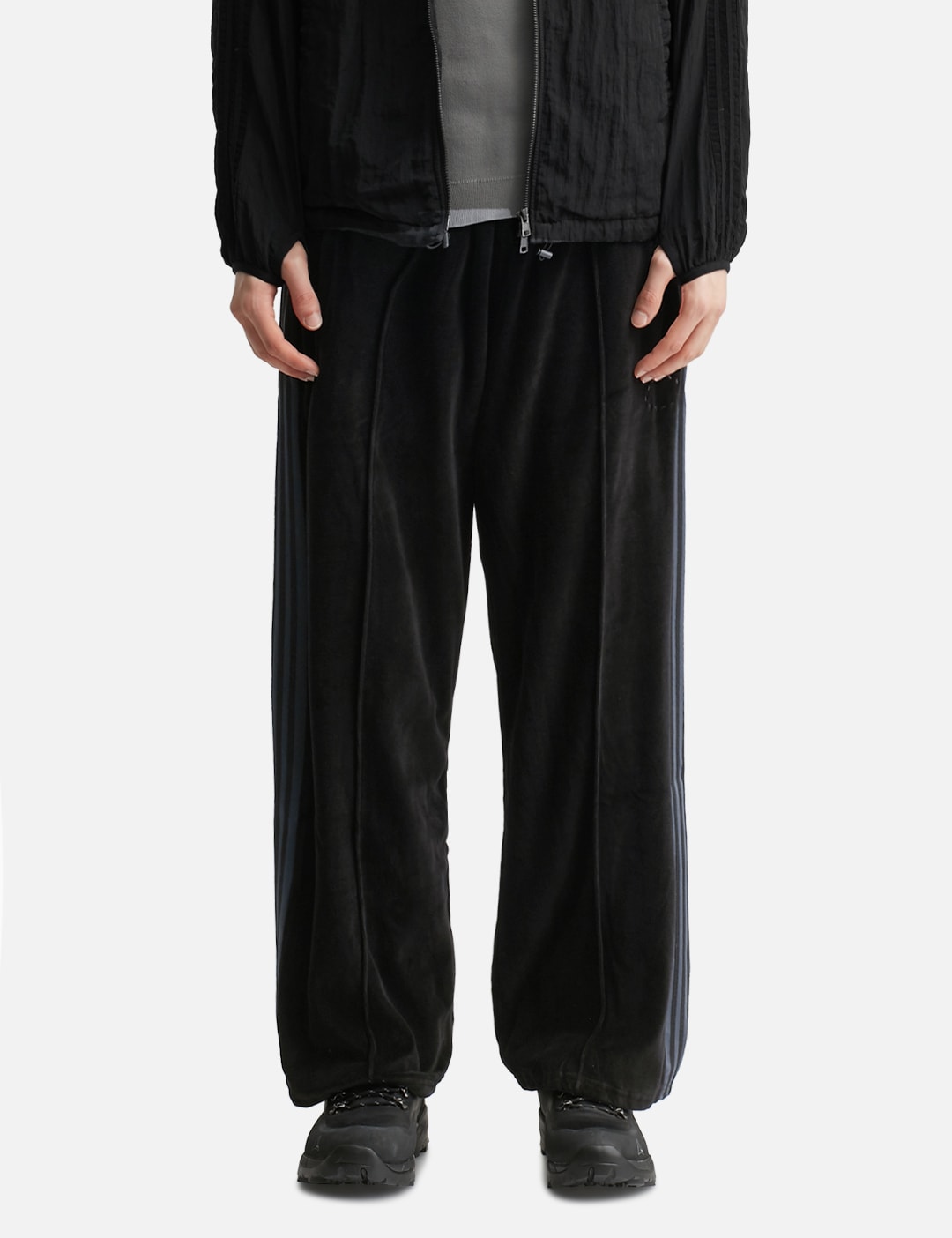 Velour Track Pants 4 Lines view 18