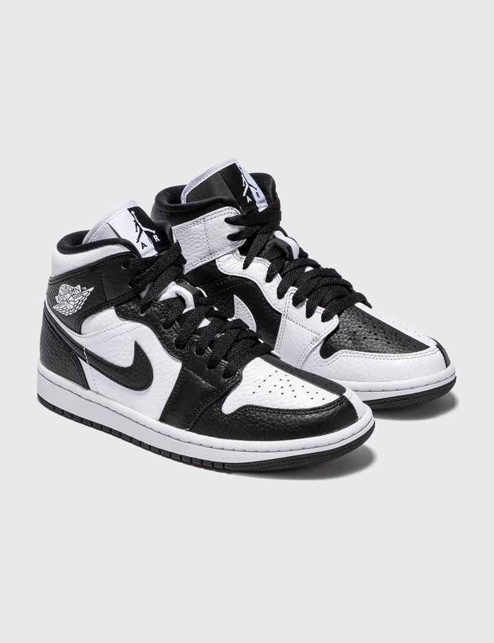 Air Jordan 1 MID SE Placeholder Image